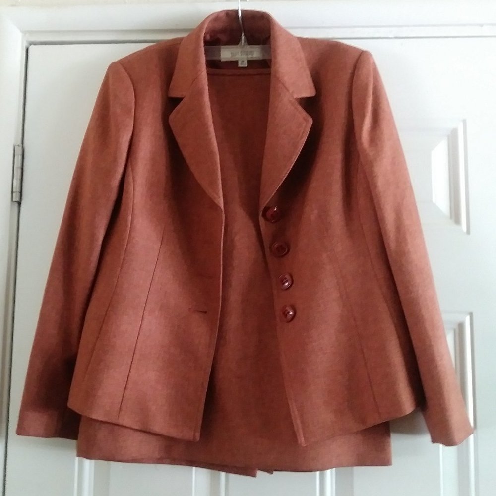 SUIT STUDIO 2-piece set Blazer and skirt Color Blown Size 6p